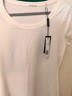 Elie Tahari White Ribbed Scoop Neck Short Sleeve Top